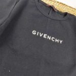 ست کراپ و شلوارک زنانه GIVENCHY زوم1 کد 9464