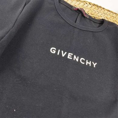 ست کراپ و شلوارک زنانه GIVENCHY زوم1 کد 9464