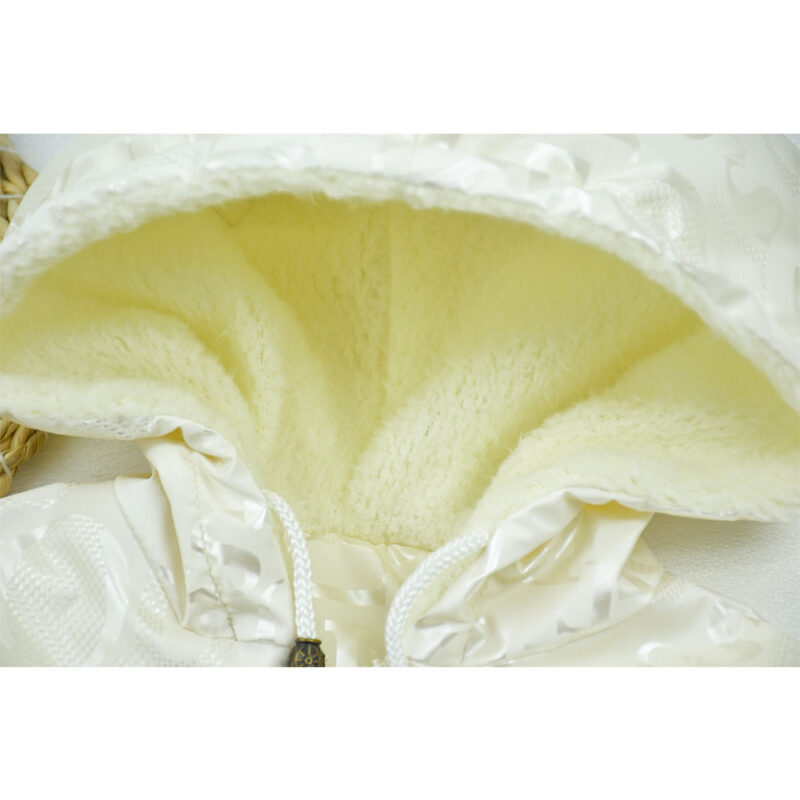 سویشرت سلیکونی دخترانه حروف انگلیسی سفید زوم1 کد 11088