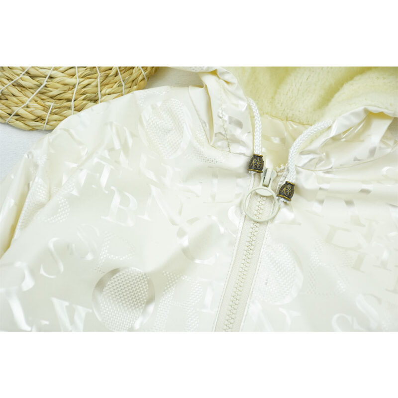 سویشرت سلیکونی دخترانه حروف انگلیسی سفید زوم3 کد 11088